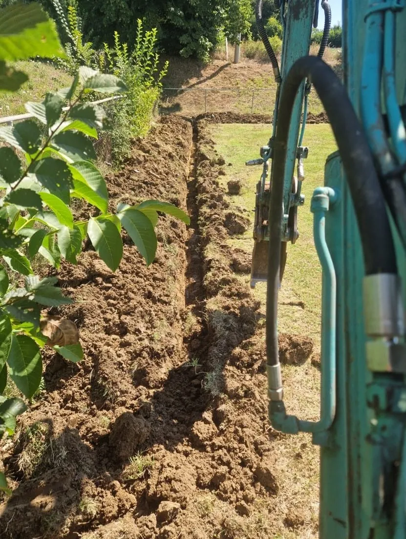 Kanal za vodovod kopan mini bagerom