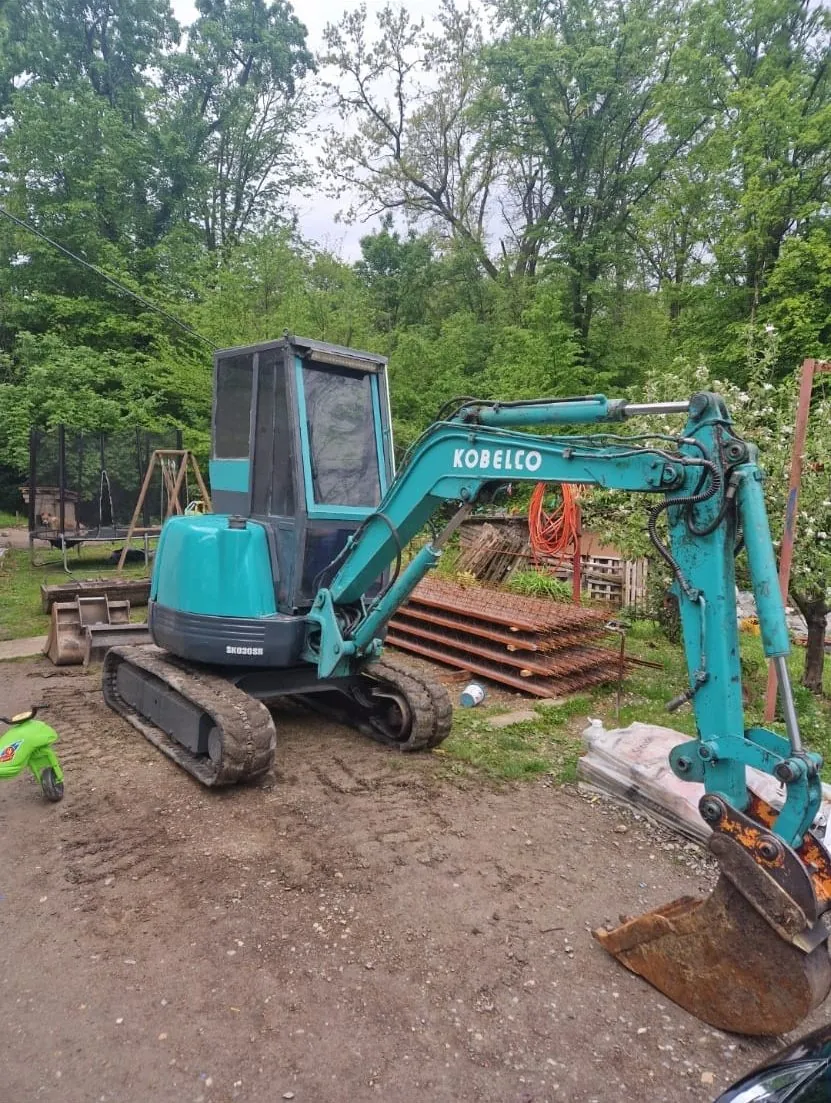 Mini bager Kobelco SK030SR sa kašikom